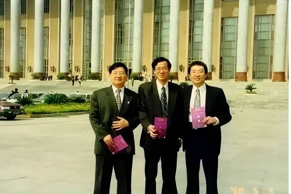 俞敏洪揭秘新东方股权分配过程 (图4) 俞敏洪揭秘新东方股权分配过程 (图4)