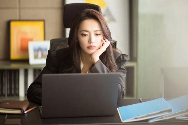 领导突然对你有这3种表现，要小心警惕，是准备收拾你的前兆(图2)