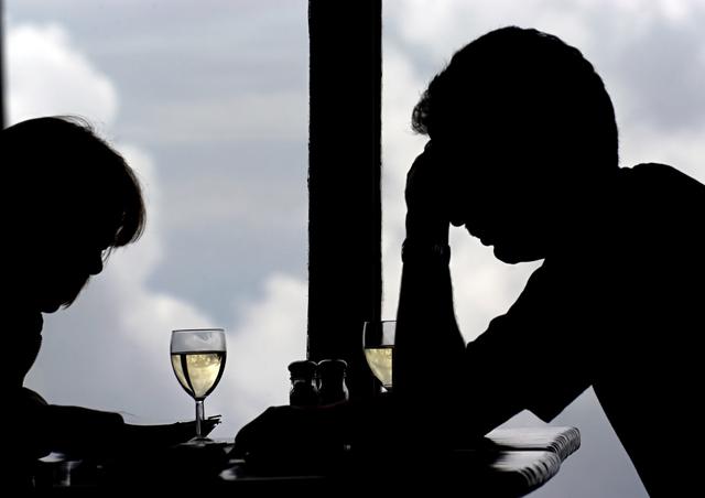 35岁以下买房是刚需，从职场到生活，中年人到底得罪谁了？(图6)