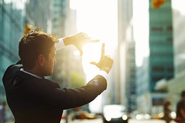 职场中混得好的人，都早早的看破了这3个真相，比讨好领导有用(图1)