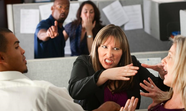 职场老人忠告：不要轻易对领导做出这3种行为，除非你打算不干了(图6)