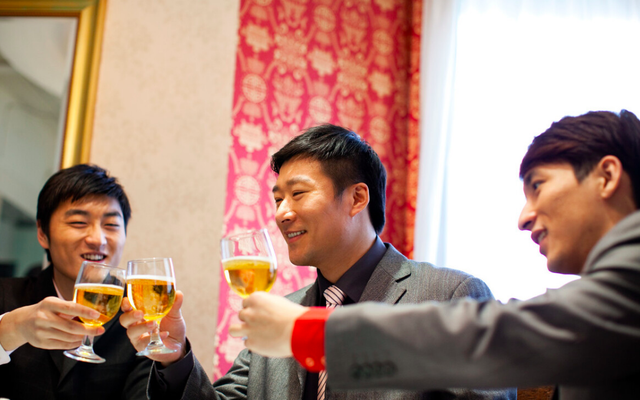 职场上，聪明人不会去抢这2样“东西”，看似风光，实则得罪领导(图1)