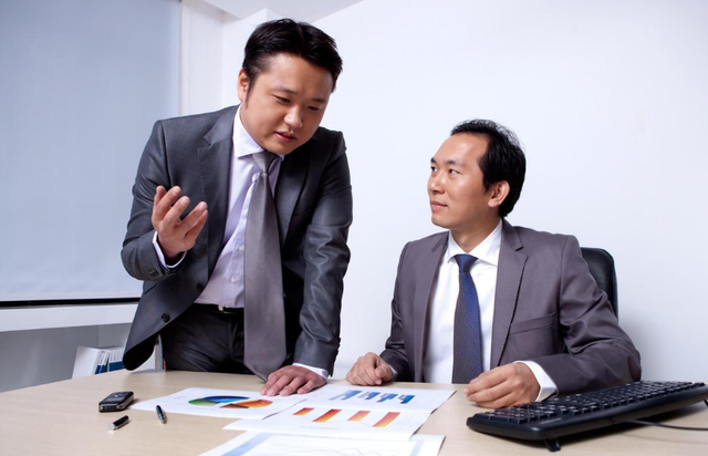 你今天丢领导的面子，他明天丢你的工作，你懂得如何与领导相处吗(图1)