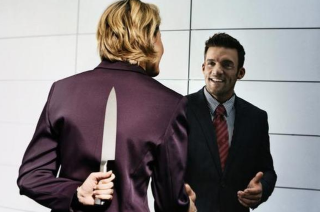 职场上混得好的人，你以为他们只靠自己的努力？其实还靠这2点！(图2)