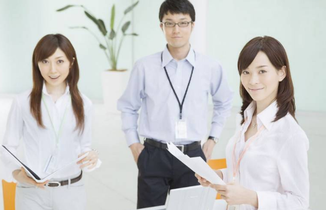 小伙对待工作兢兢业业,最后却被领导同事排挤,难道勤快也是错?(图4) 小伙对待工作兢兢业业,最后却被领导同事排挤,难道勤快也是错?(图4)